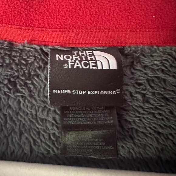 Men’s The Northface Chimborazo Pile Lined Full Zip Fleece Jacket Red & Gray - Picture 2 of 5
